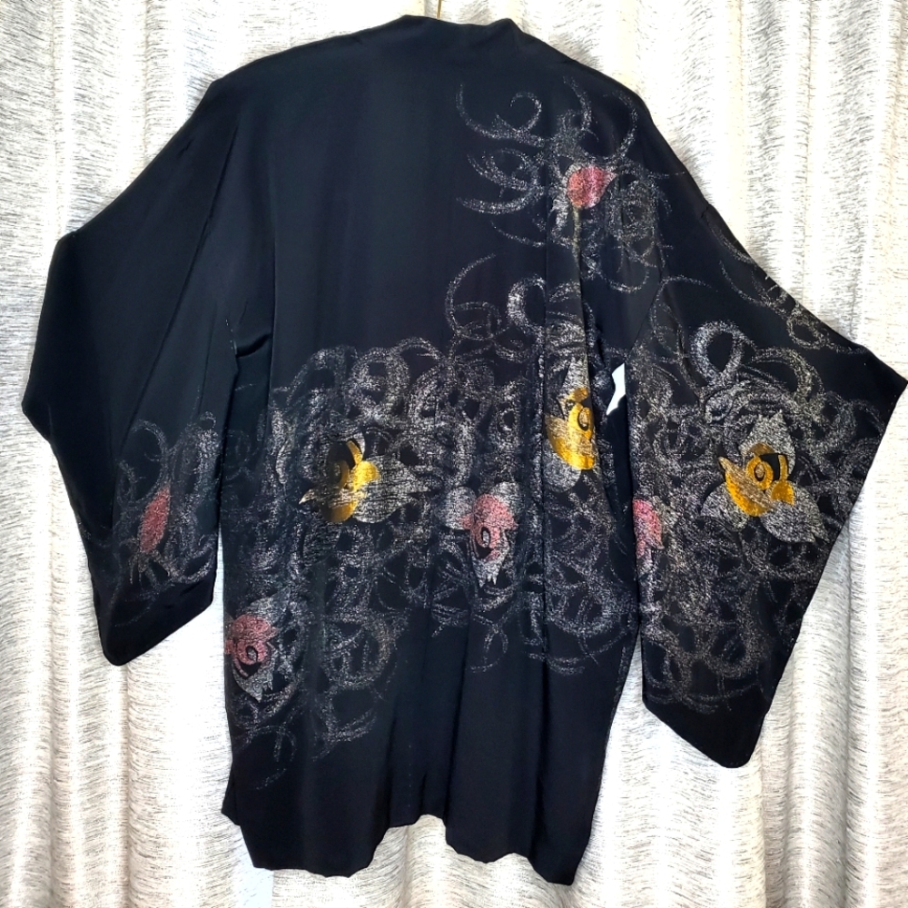 Short 100% silk Japanese kimono. Back is 30 inches from neck.